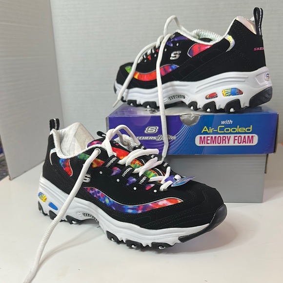 Skechers Black and White Athletic Shoes with Chunky Design - Picture 1 of 7